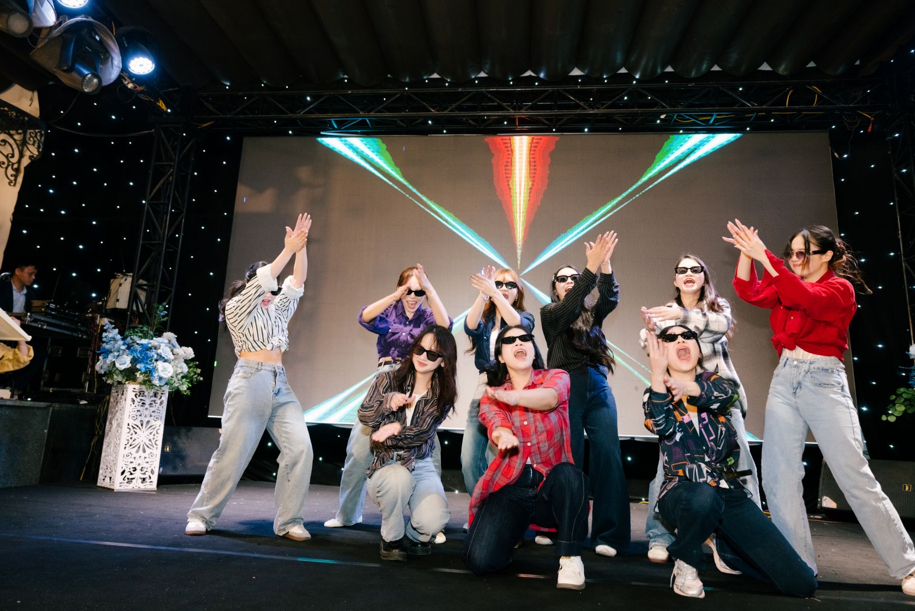 Thi văn nghệ TNT Group